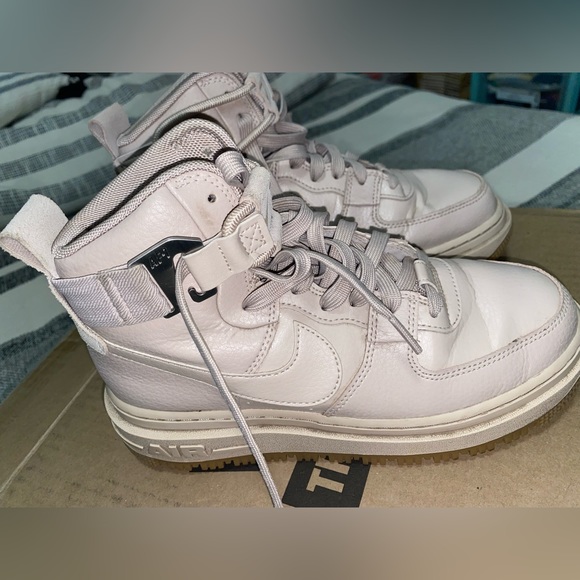 Nike Air Force - Picture 1 of 4